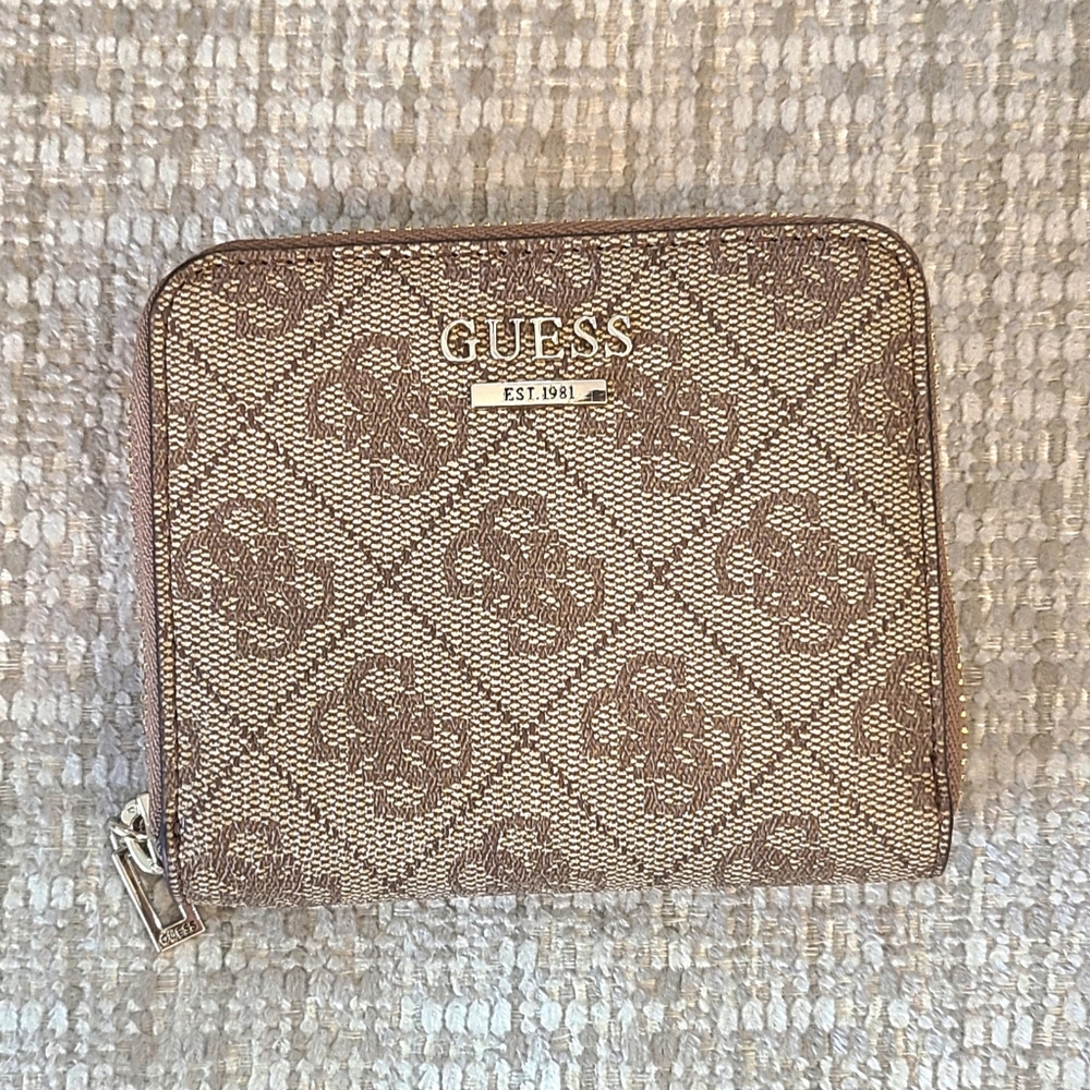 NWOT'S! GUESS -Women's Brown and Tan Logo Print Zip-Around Wallet -Gold Interior